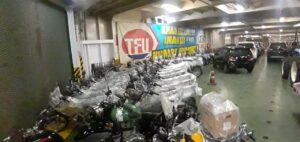 proses pemuatan motor dikapal roro